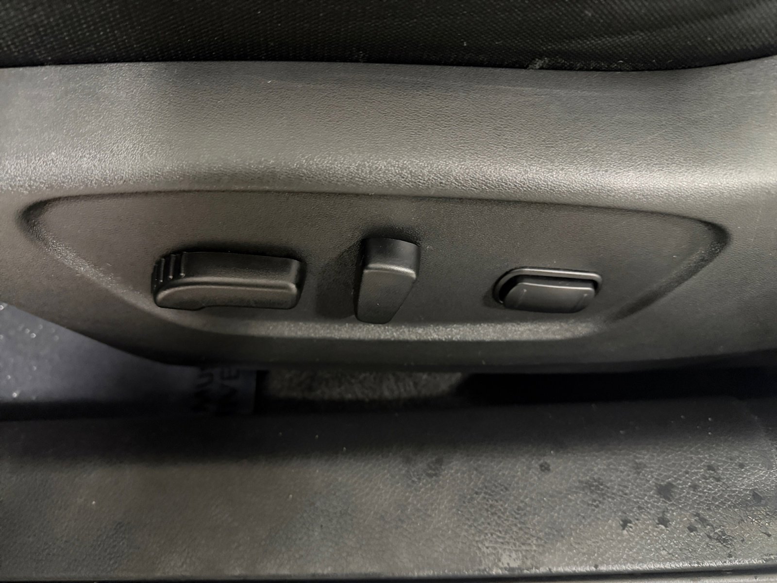 Used 2019 Glacier White Nissan SV image 9