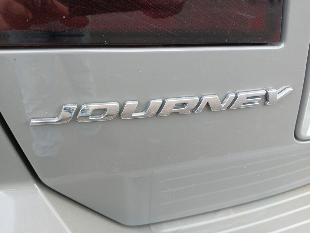 Used 2019 Gray Dodge SE image 30