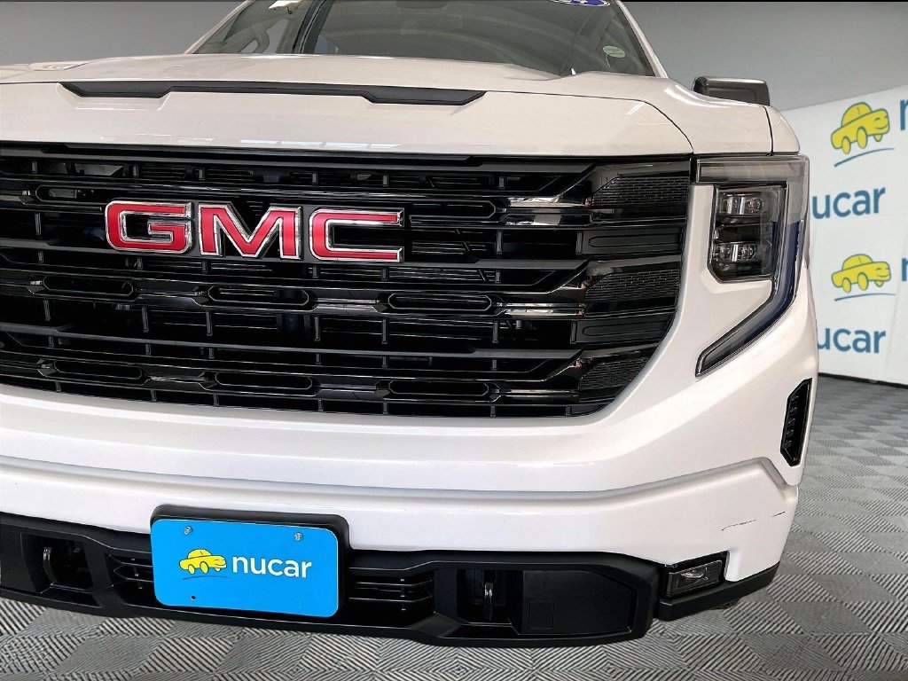 Used 2024 White GMC Elevation image 32
