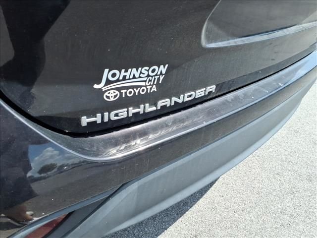 Used 2022 Brown Toyota XLE image 19