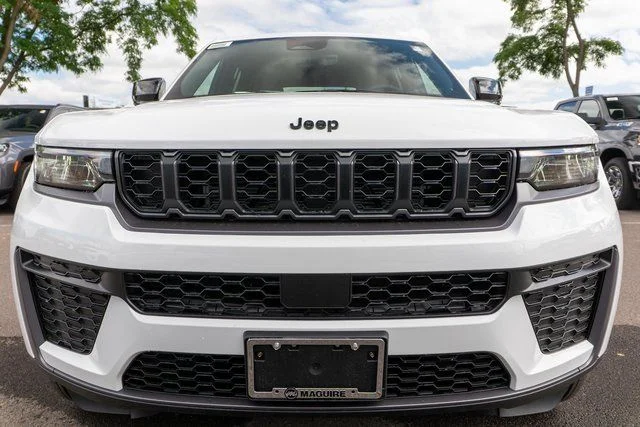 New 2026 White Jeep Altitude image 3