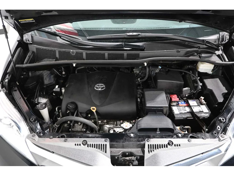 Used 2019 BLACK Toyota XLE Mobility Handicap Van image 33