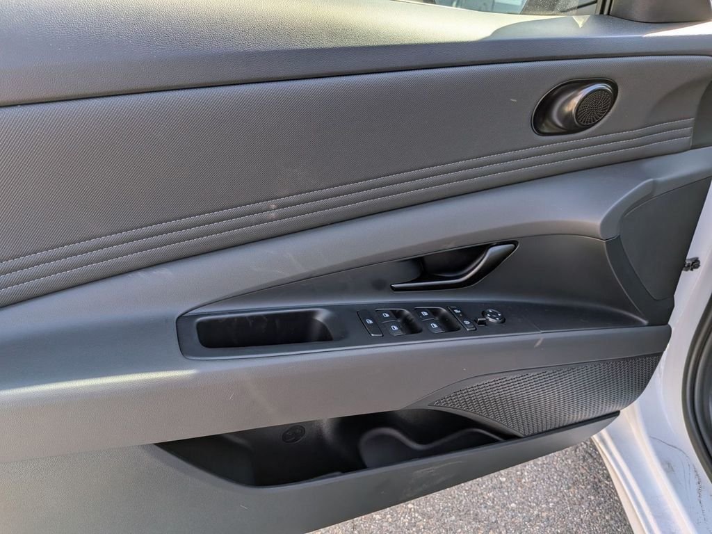 2026 Hyundai Elantra SEL Sport - Photo 12