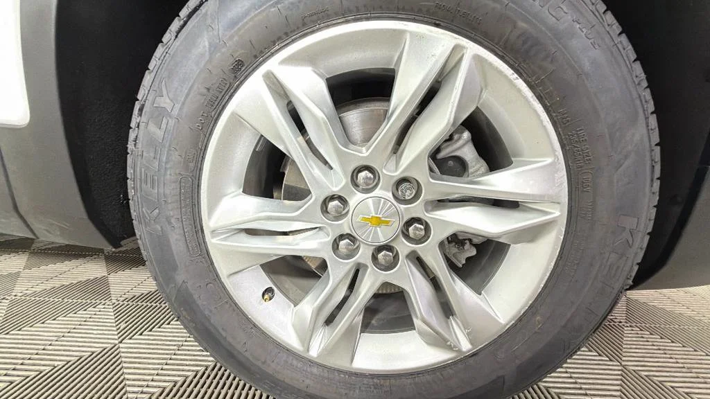Used 2022 Summit White Chevrolet 2LT image 36