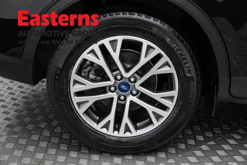Used 2021 Black Ford SEL image 30