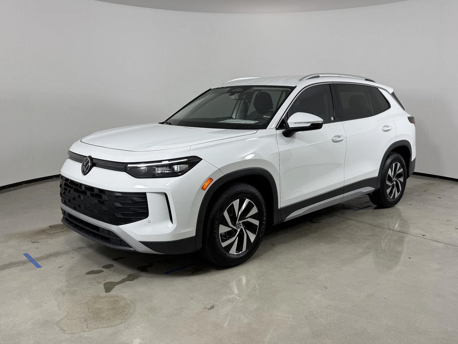 New 2026 Pure White Volkswagen S image 1
