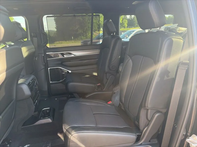 New 2026 High Gloss Black Exterior Paint Jeep Limited Reserve image 13