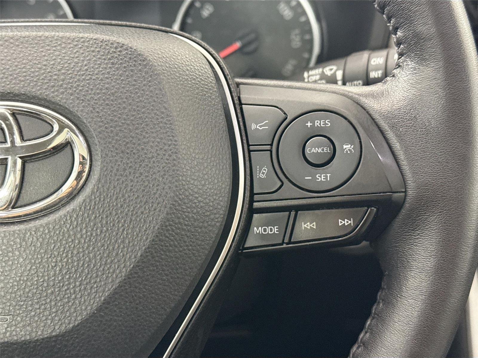 Certified Used 2022 Midnight Black Metallic Toyota XLE Premium image 18