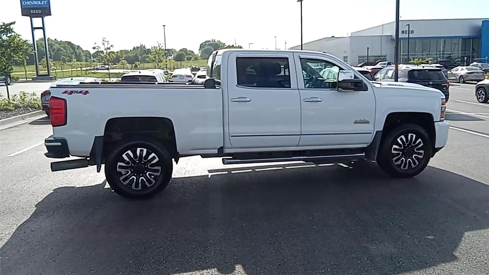 Used 2018 White Chevrolet High Country image 9