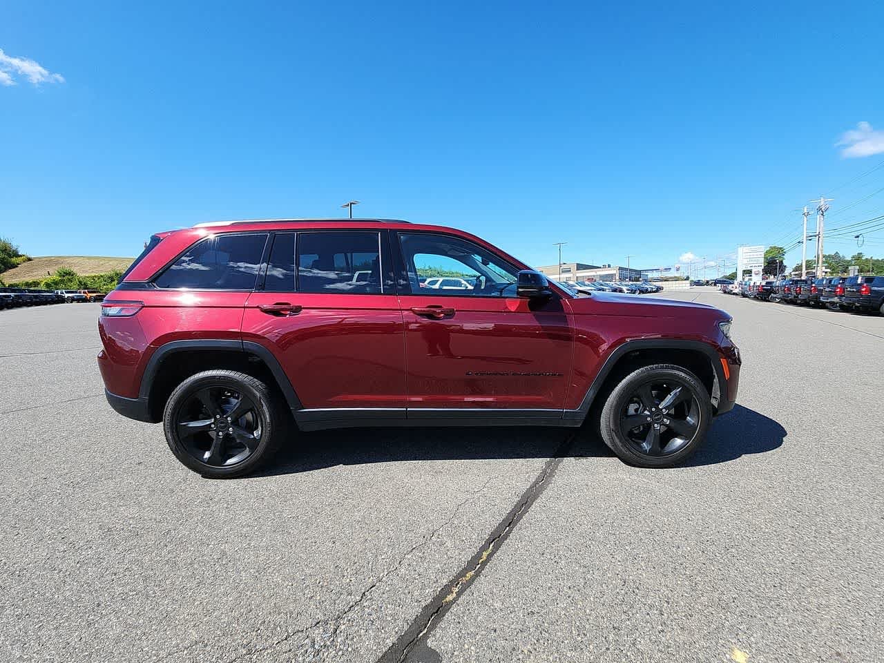 Used 2023 Velvet Red Pearlcoat Jeep Limited image 9