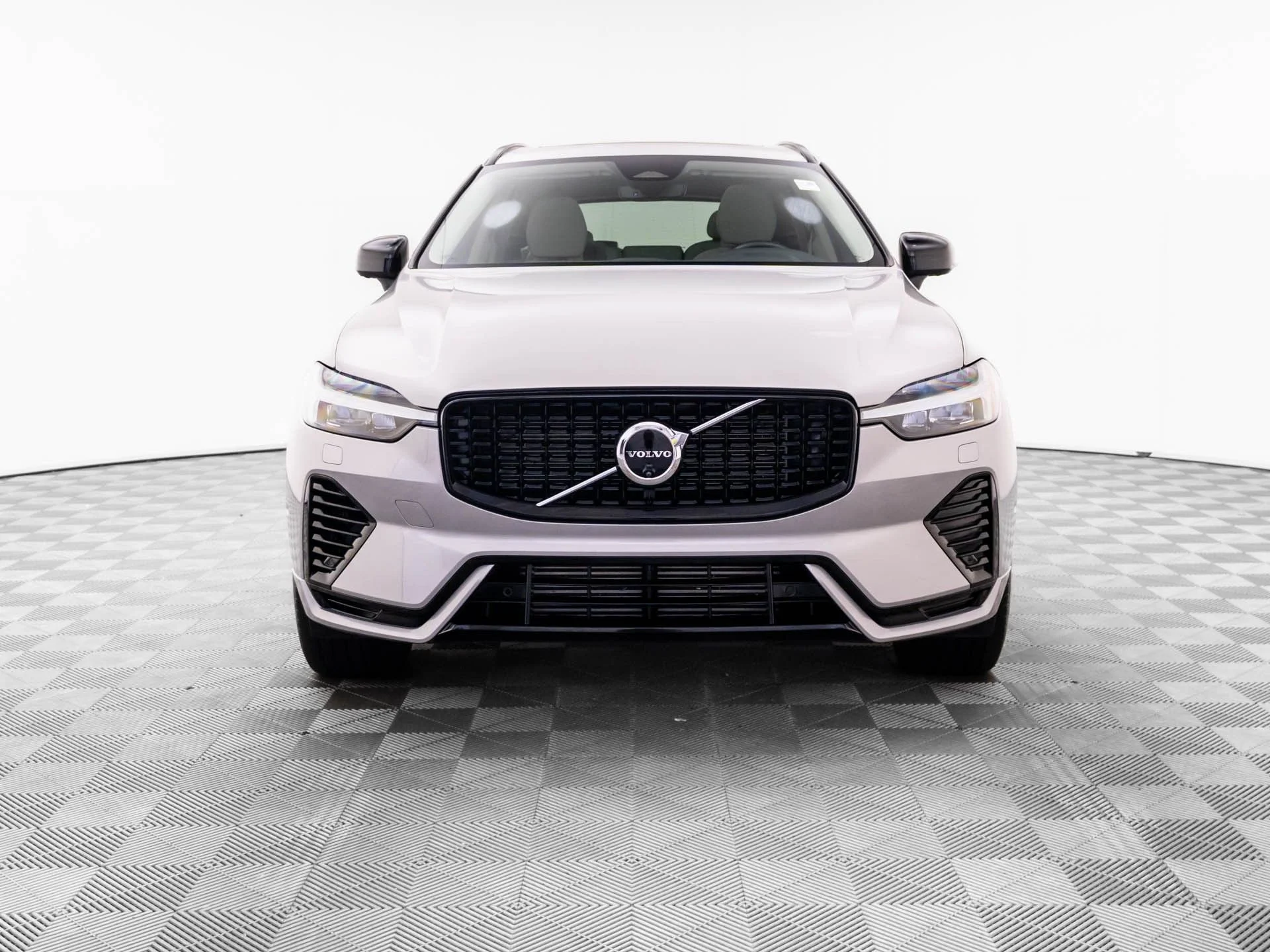 Used 2025 Silver Volvo T8 Plus image 8