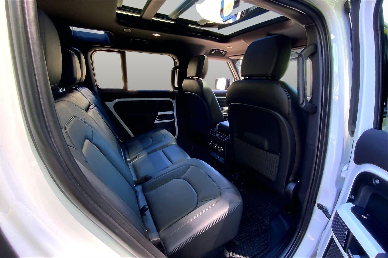 Used 2023 Fuji White Land Rover S image 18
