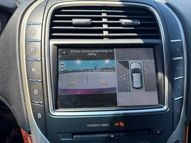 Used 2018 Red Lincoln Reserve image 15