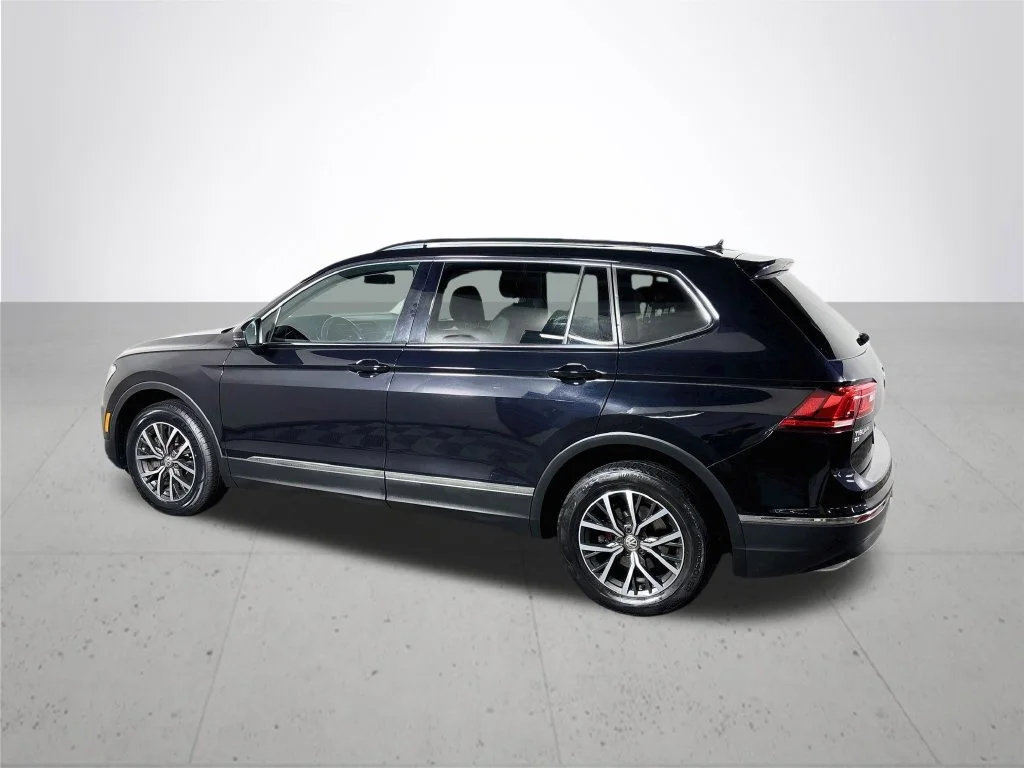 Used 2018 Black Volkswagen 2.0T SE image 8