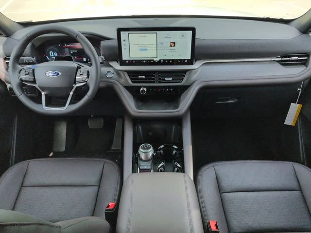 New 2026 Star White Metallic Tri-Coat Ford Platinum™ image 15