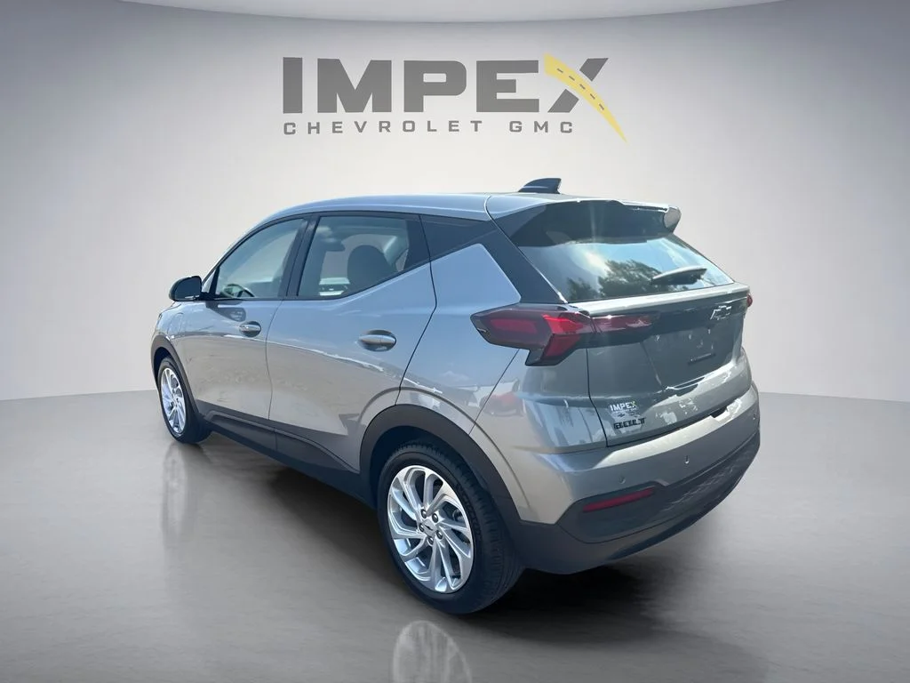 Used 2027 Gray Chevrolet LT image 3