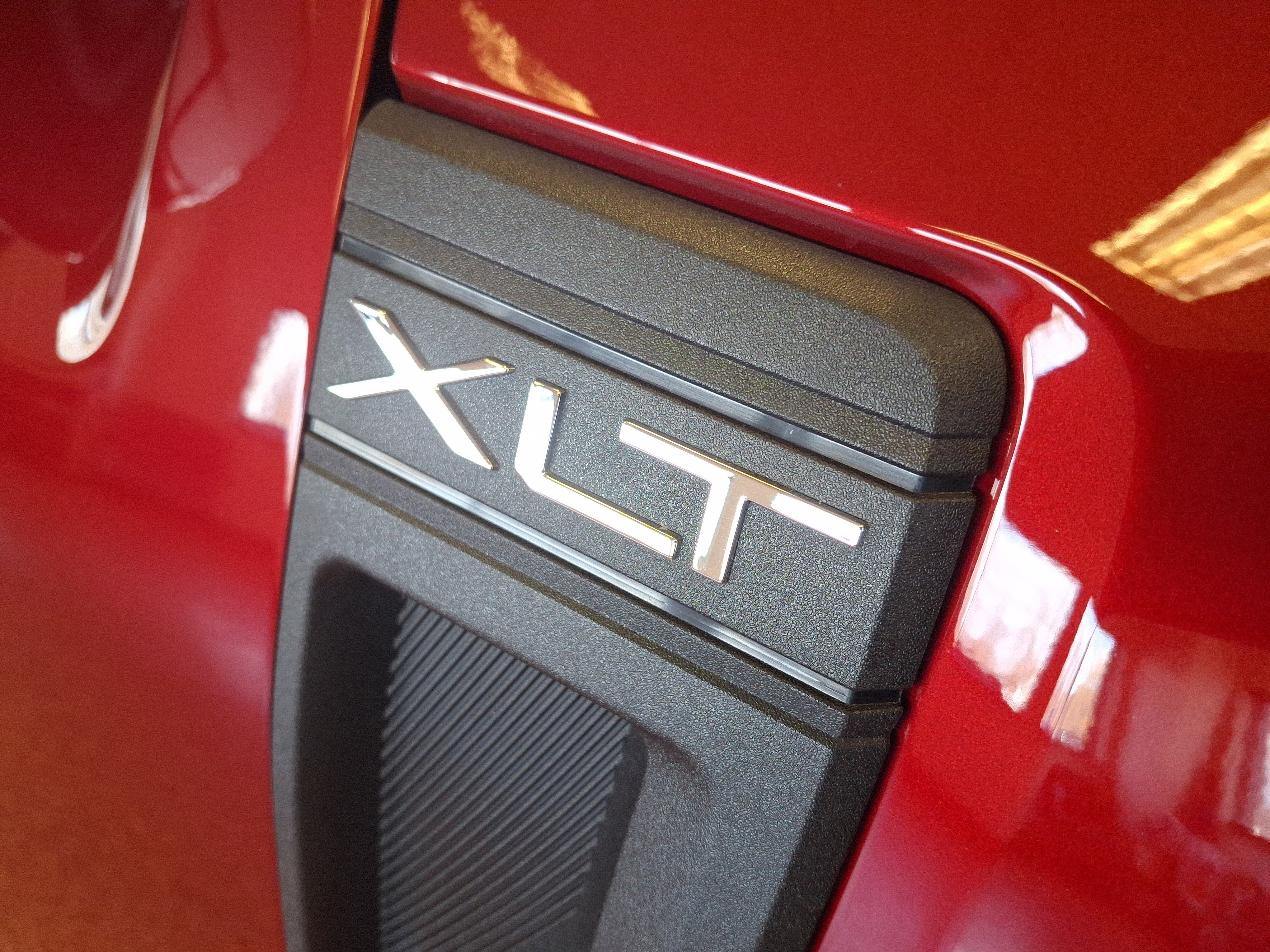New 2026 Ruby Red Metallic Tinted Clearcoat Ford XLT image 9