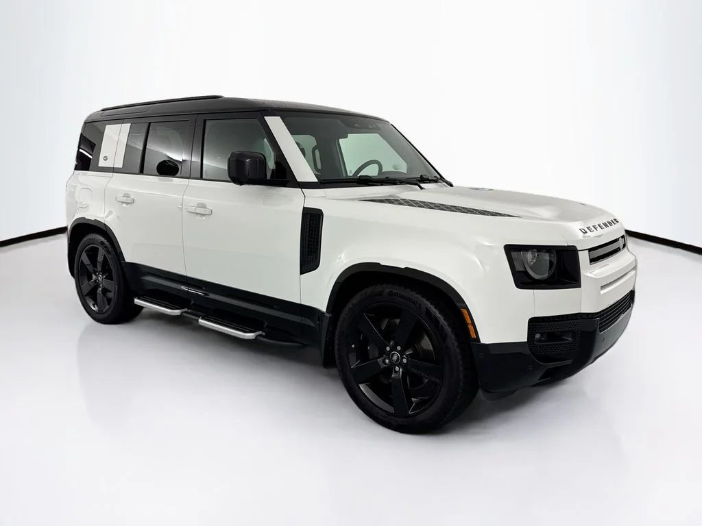 Used 2024 White Land Rover X-Dynamic SE image 3