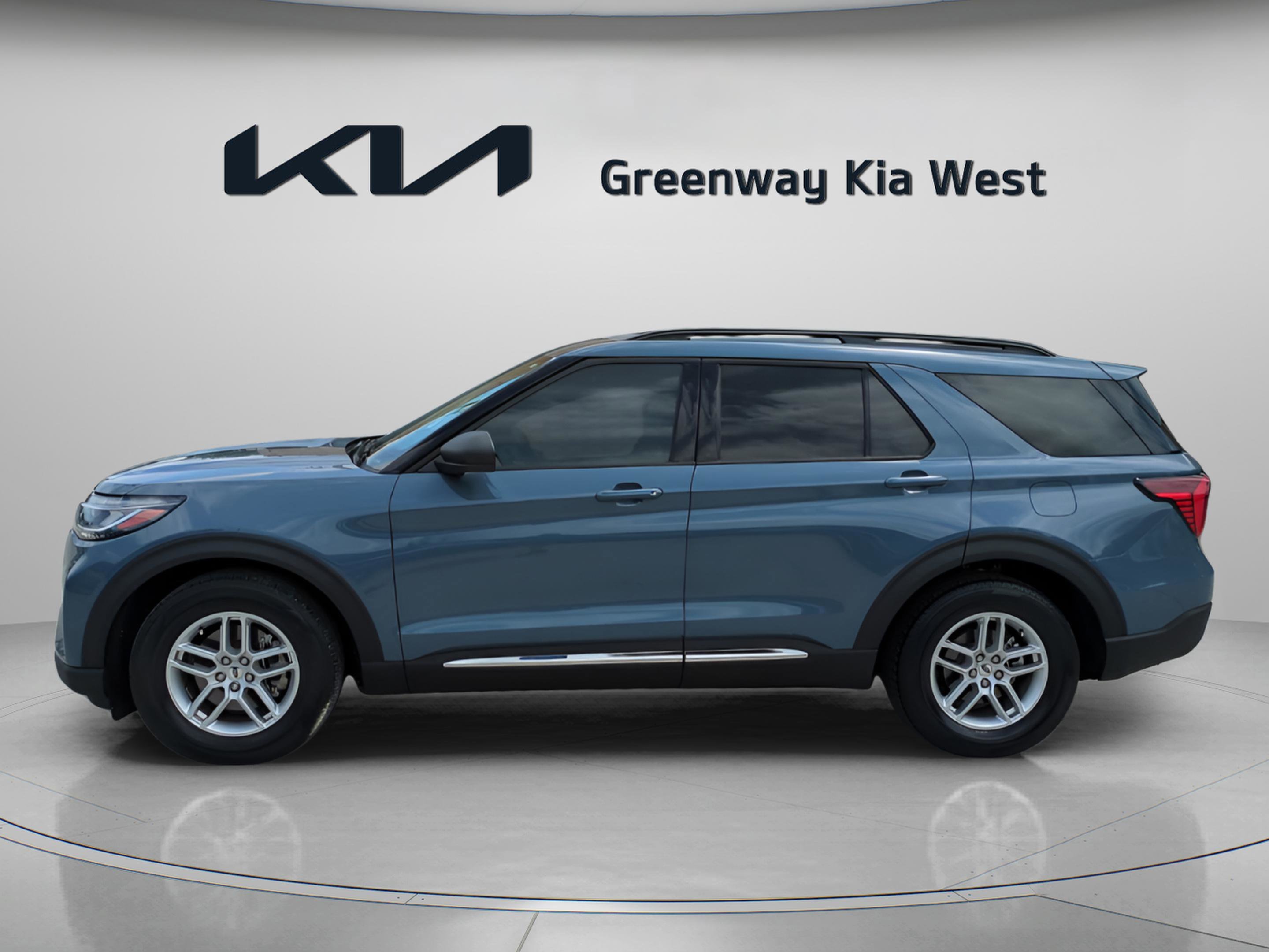 Used 2025 Vapor Blue Ford Active image 4