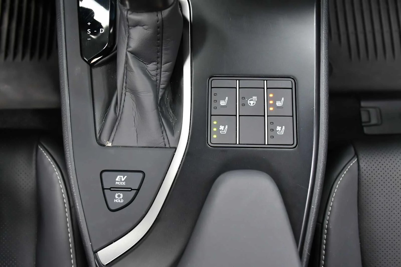 Certified Used 2023 Iridium with Obsidian Roof Lexus F SPORT Design image 21