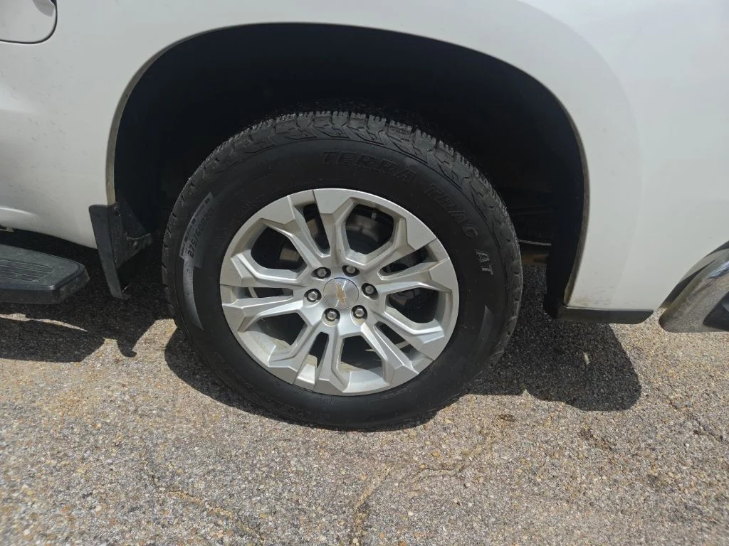Used 2023 Iridescent Pearl Tricoat Chevrolet LTZ image 14