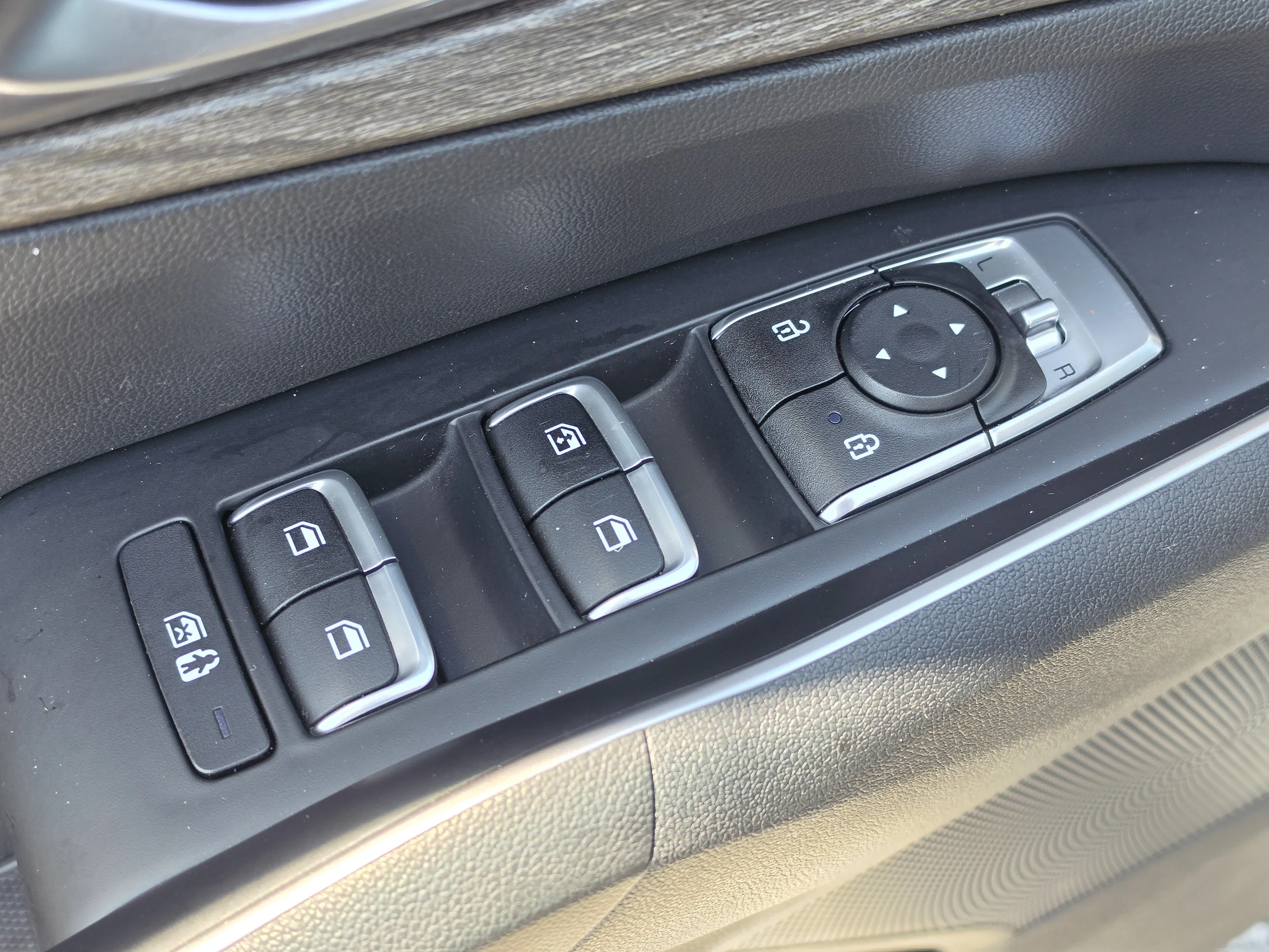 Used 2022 Sparkling Silver Kia X-Line S image 23