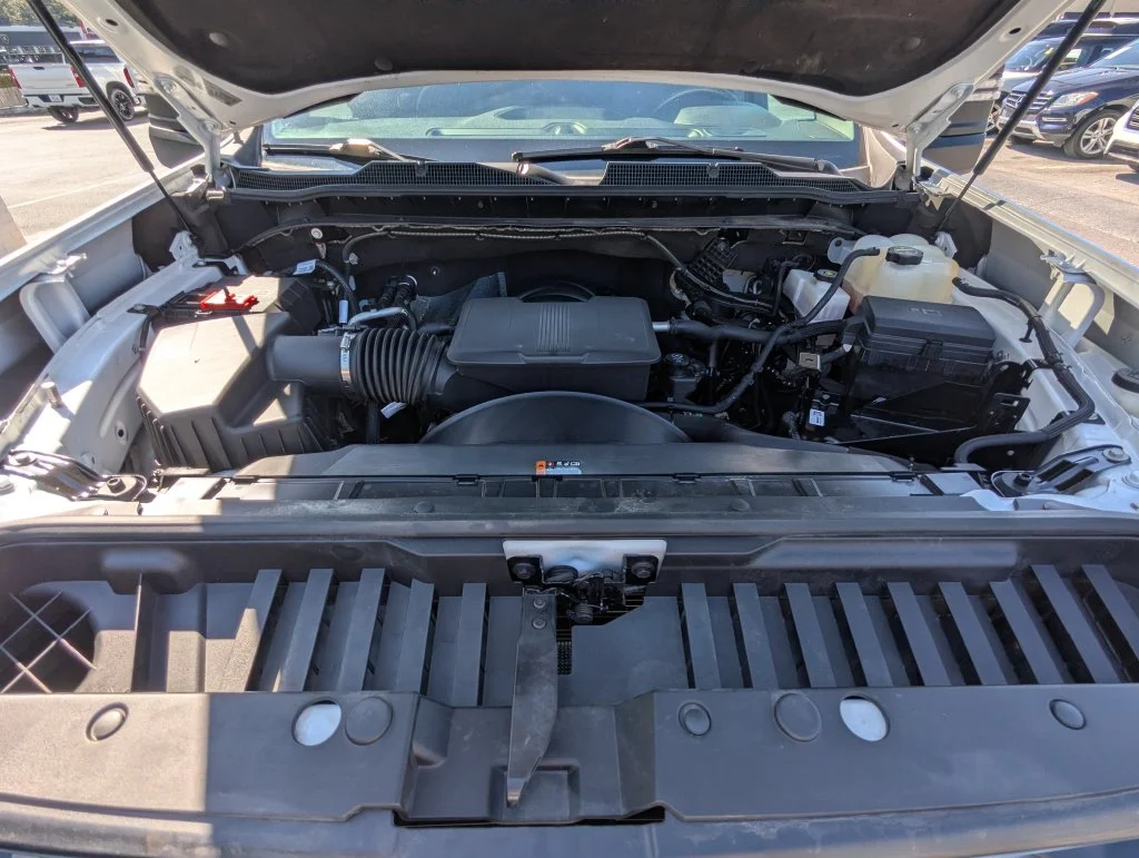 Used 2024 White Chevrolet Custom image 35