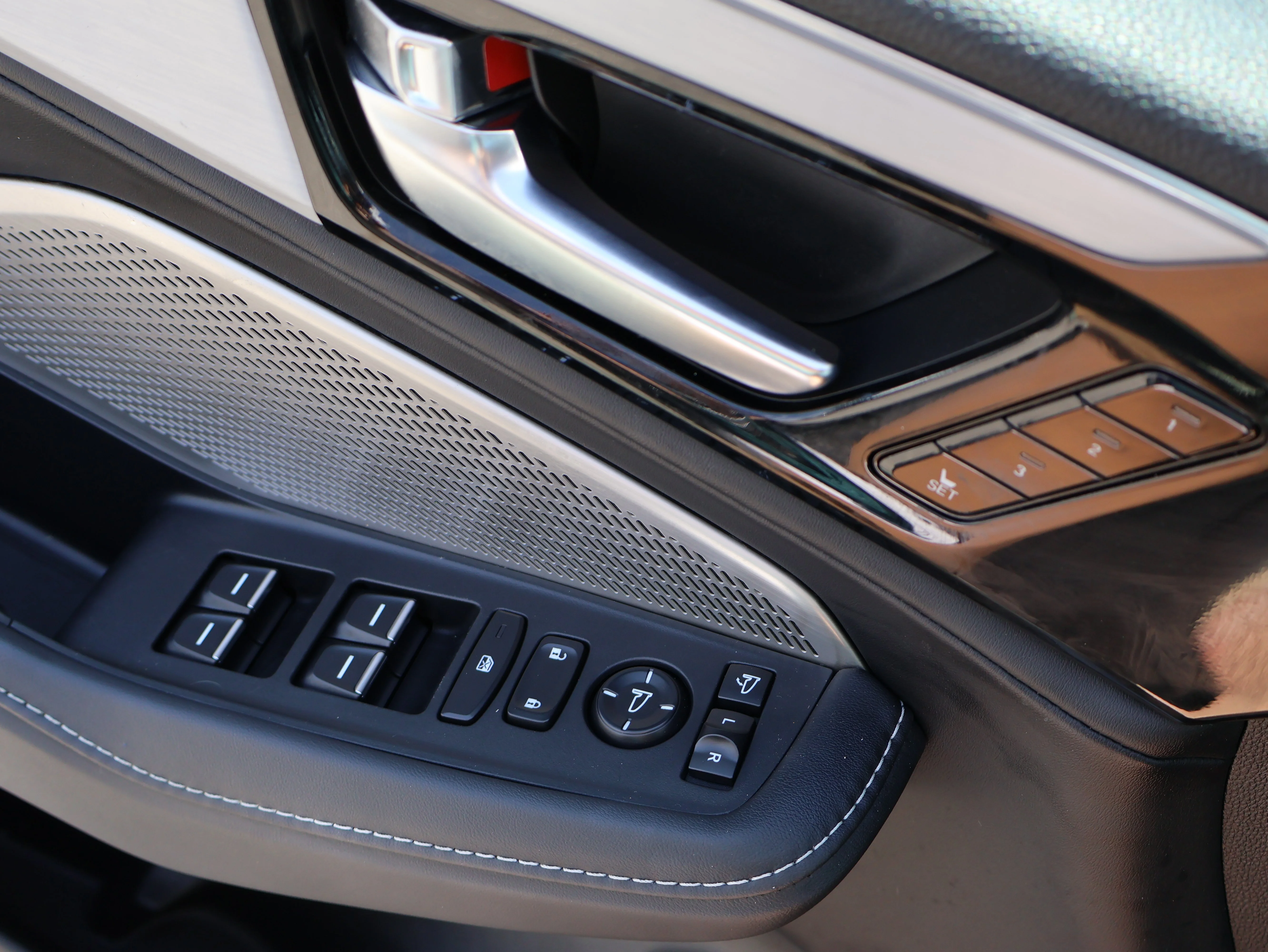 Used 2023 Liquid Carbon Metallic Acura w/Technology Package image 56