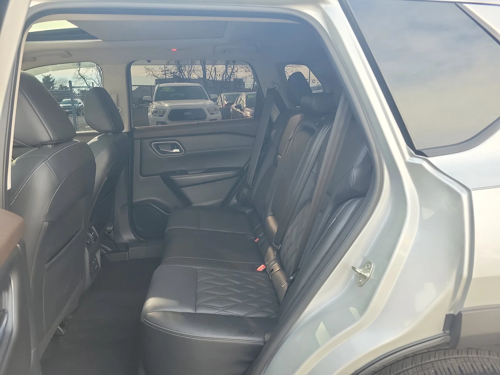 Used 2021 Brilliant Silver Metallic Nissan Platinum image 10