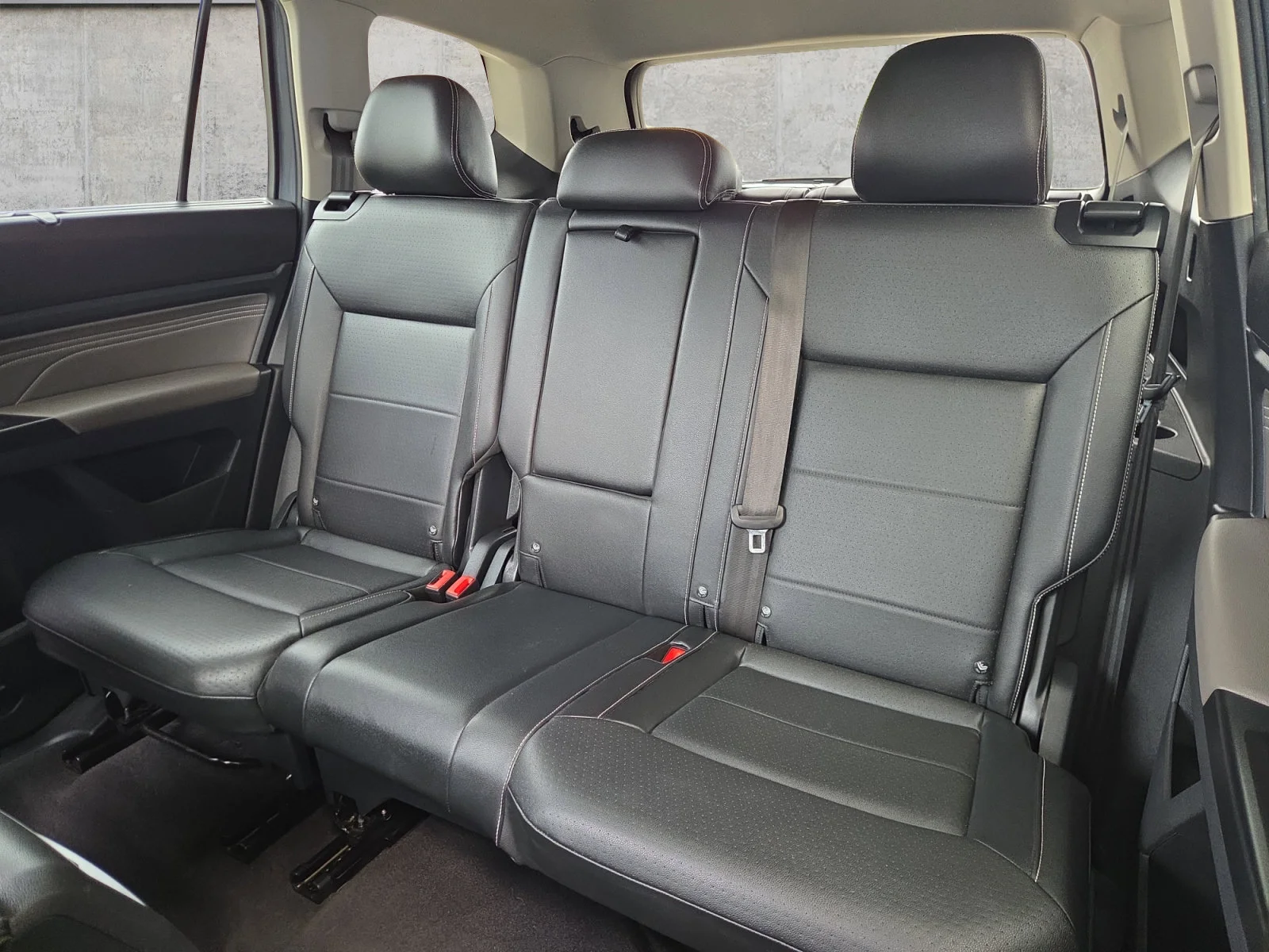 Used 2021  Volkswagen 3.6L V6 SE w/Technology image 13