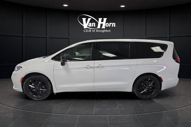 New 2026 Bright White Clear-Coat Exterior Paint Chrysler Limited image 13