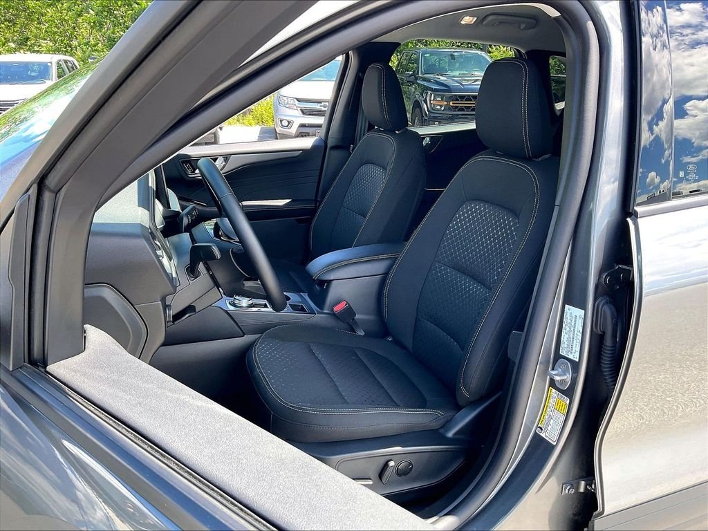 Used 2025 Carbonized Gray Metallic Ford Active image 9