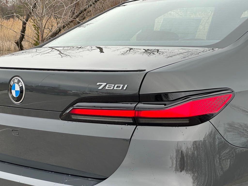 2025 BMW 7 Series 760i - Photo 8