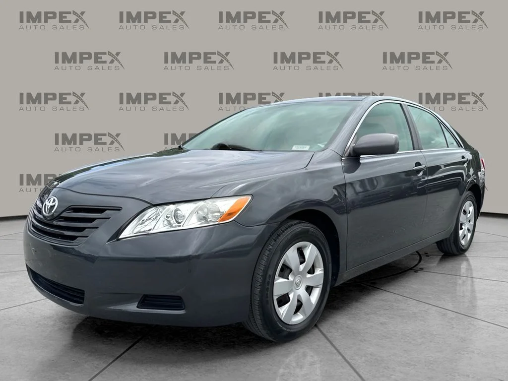 Used 2008 Gray Toyota LE image 1