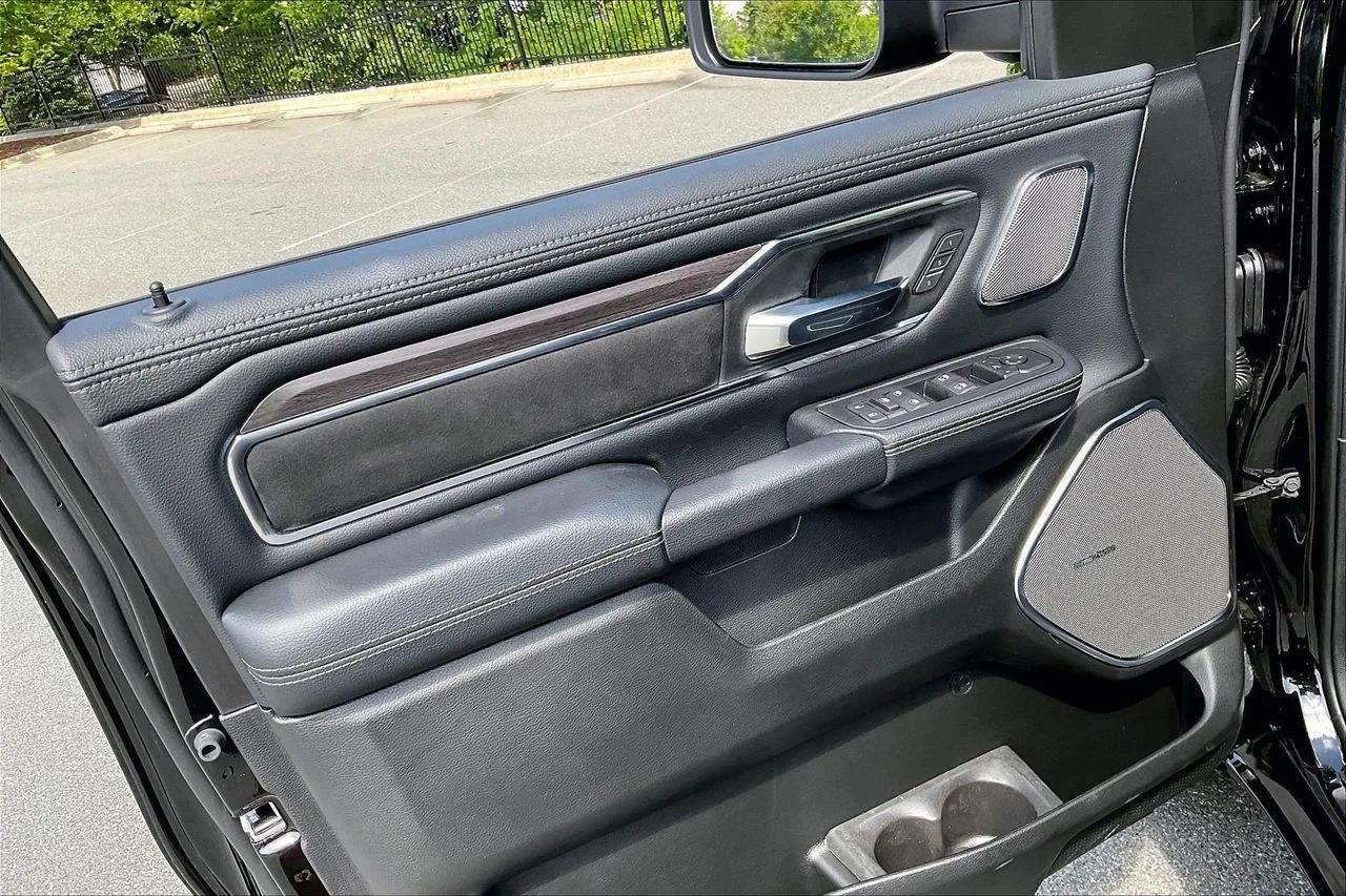New 2026 Diamond Black Crystal Pearl-Coat Exterior Paint RAM Laramie image 28