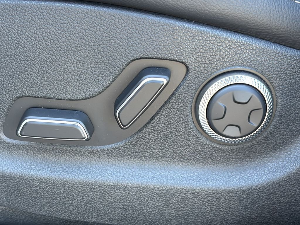 2026 GENESIS GV70 Standard - Photo 15