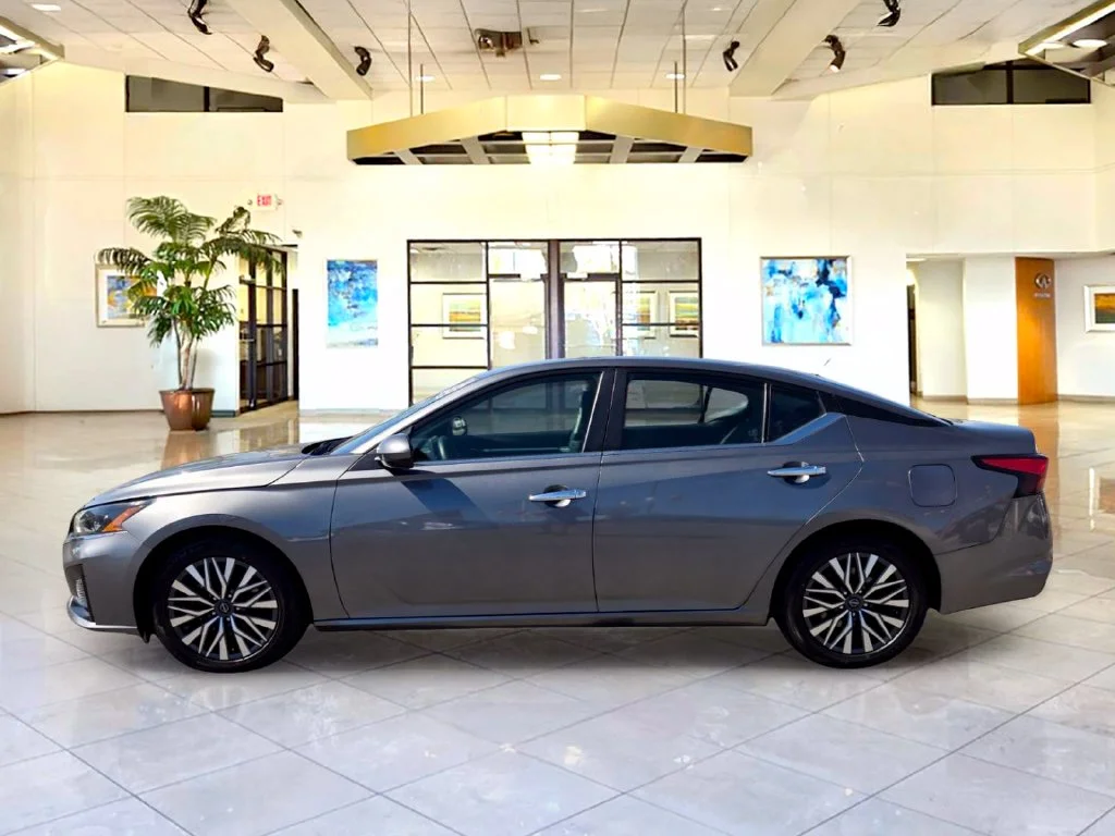 2023 Nissan Altima SV - Photo 8