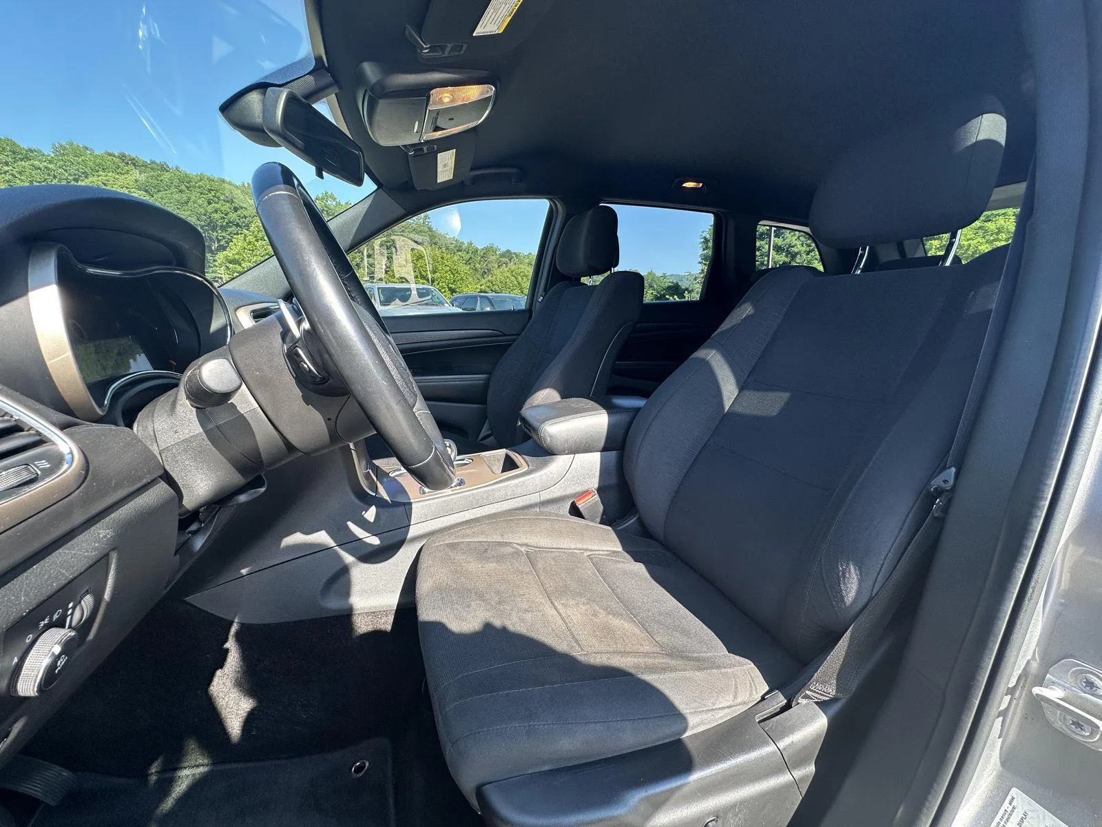 Used 2015 Billet Silver Metallic Clearcoat Jeep Laredo image 9