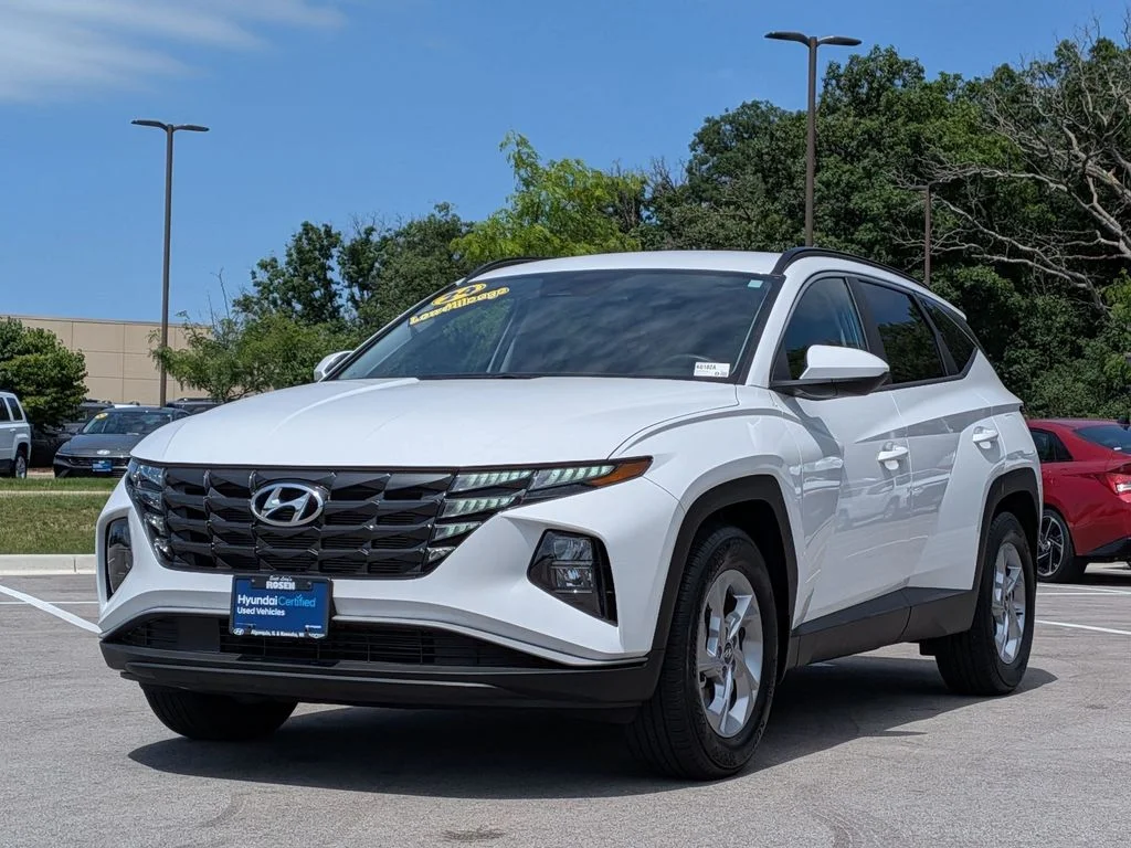 Used 2024 White Hyundai SEL image 3