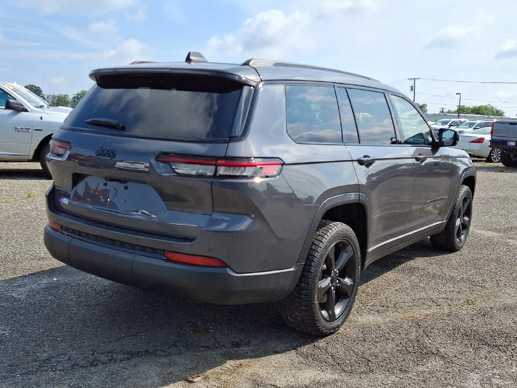 Used 2023 Gray Jeep Altitude 4x4 image 11