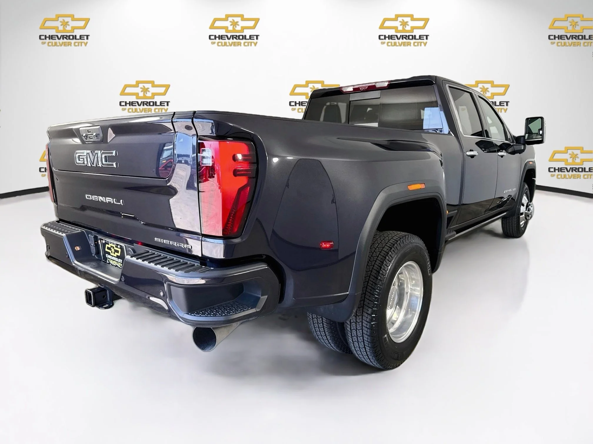 Used 2025 Titanium Rush Metallic GMC Denali Ultimate DRW image 8
