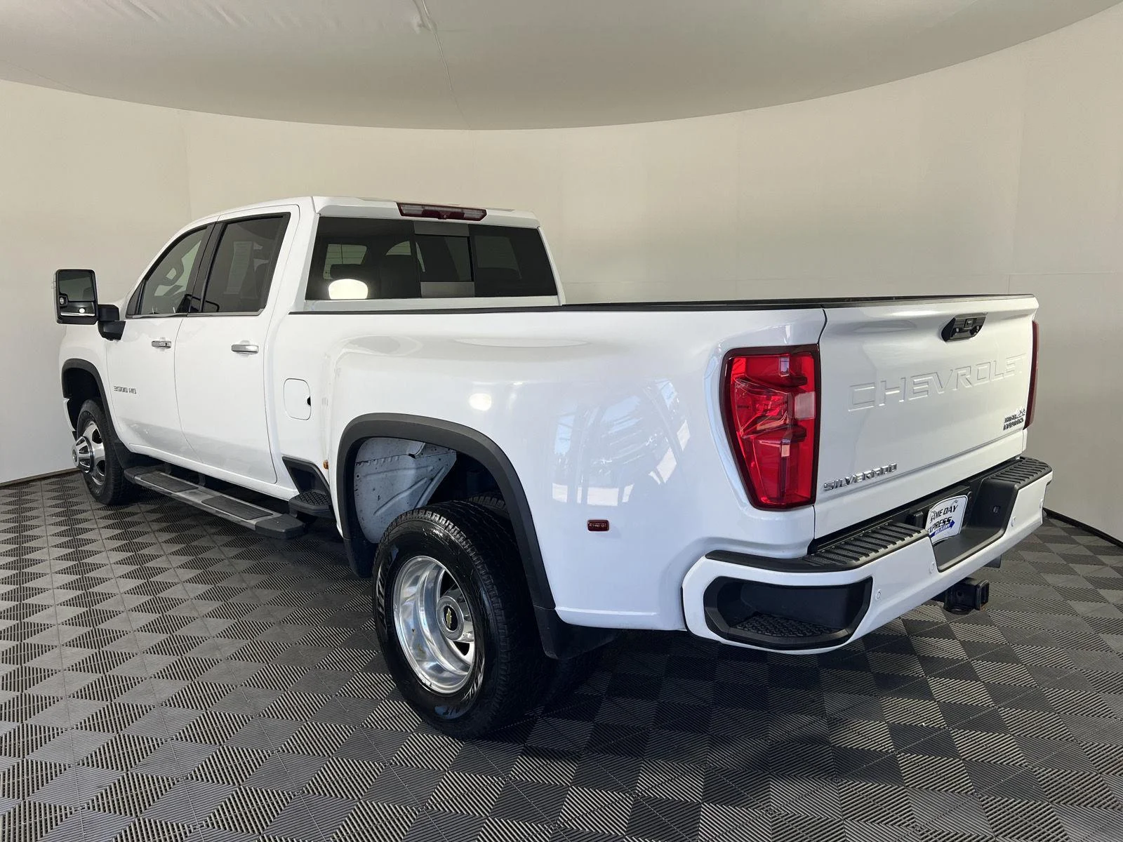 Used 2022 SUMMIT WHITE Chevrolet High Country image 25