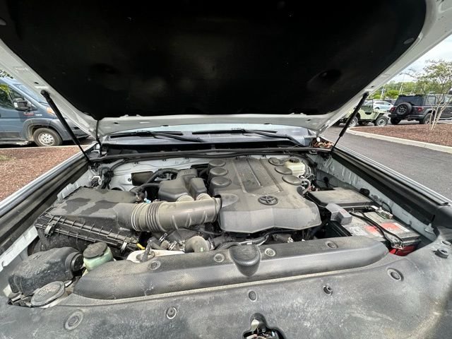 Used 2016 White Toyota SR5 image 14