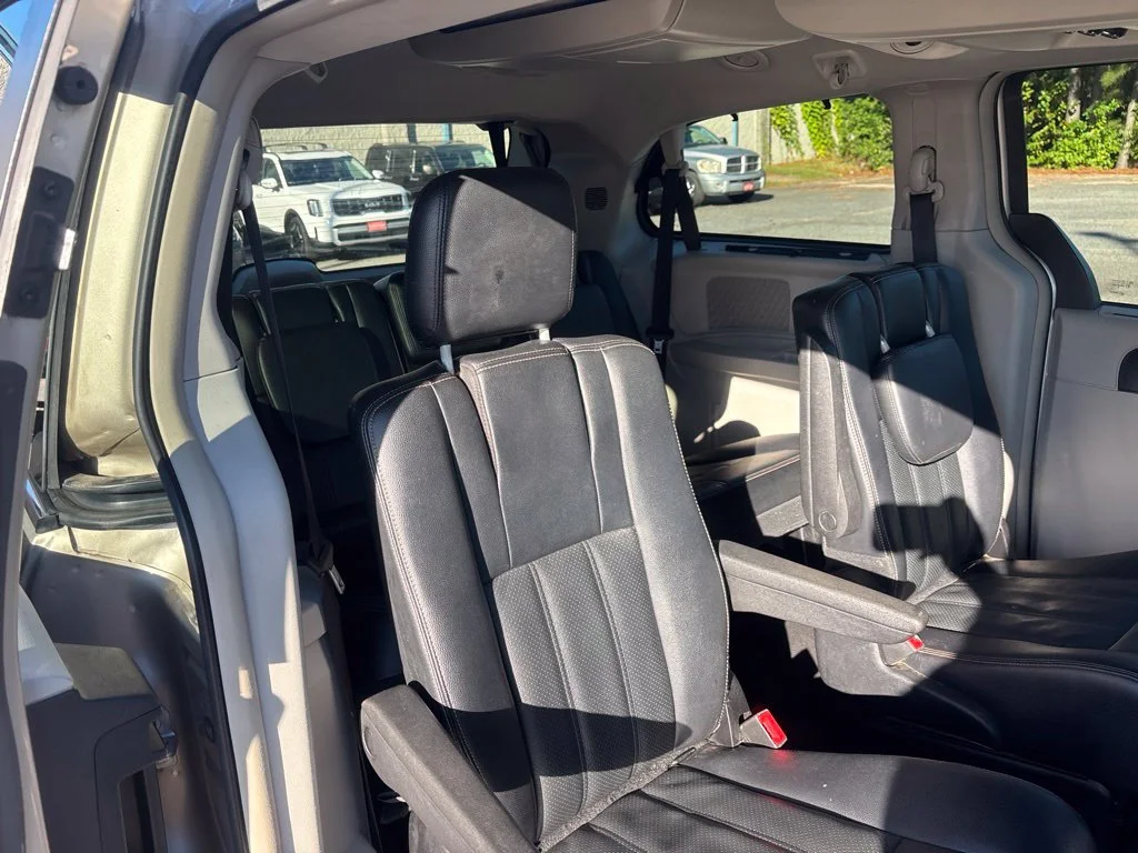 Used 2016 Beige Chrysler Touring-L image 19