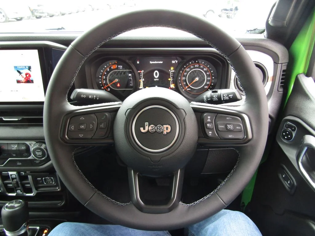 New 2026 Mojito Clearcoat Jeep Sport RHD image 21