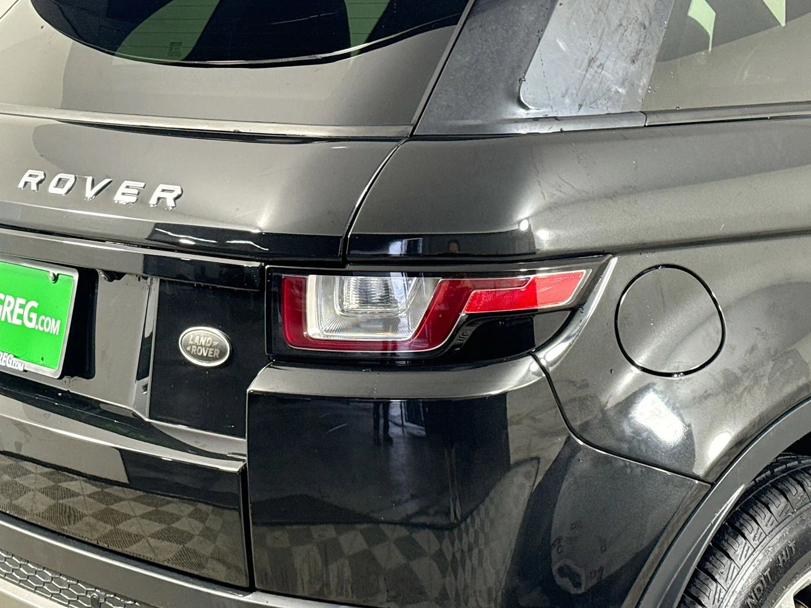 Used 2017  Land Rover SE image 30