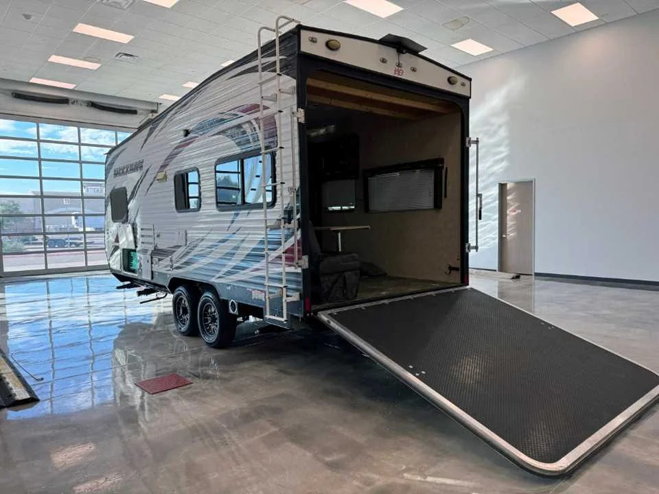 Used 2015  FOREST RIVER  image 21