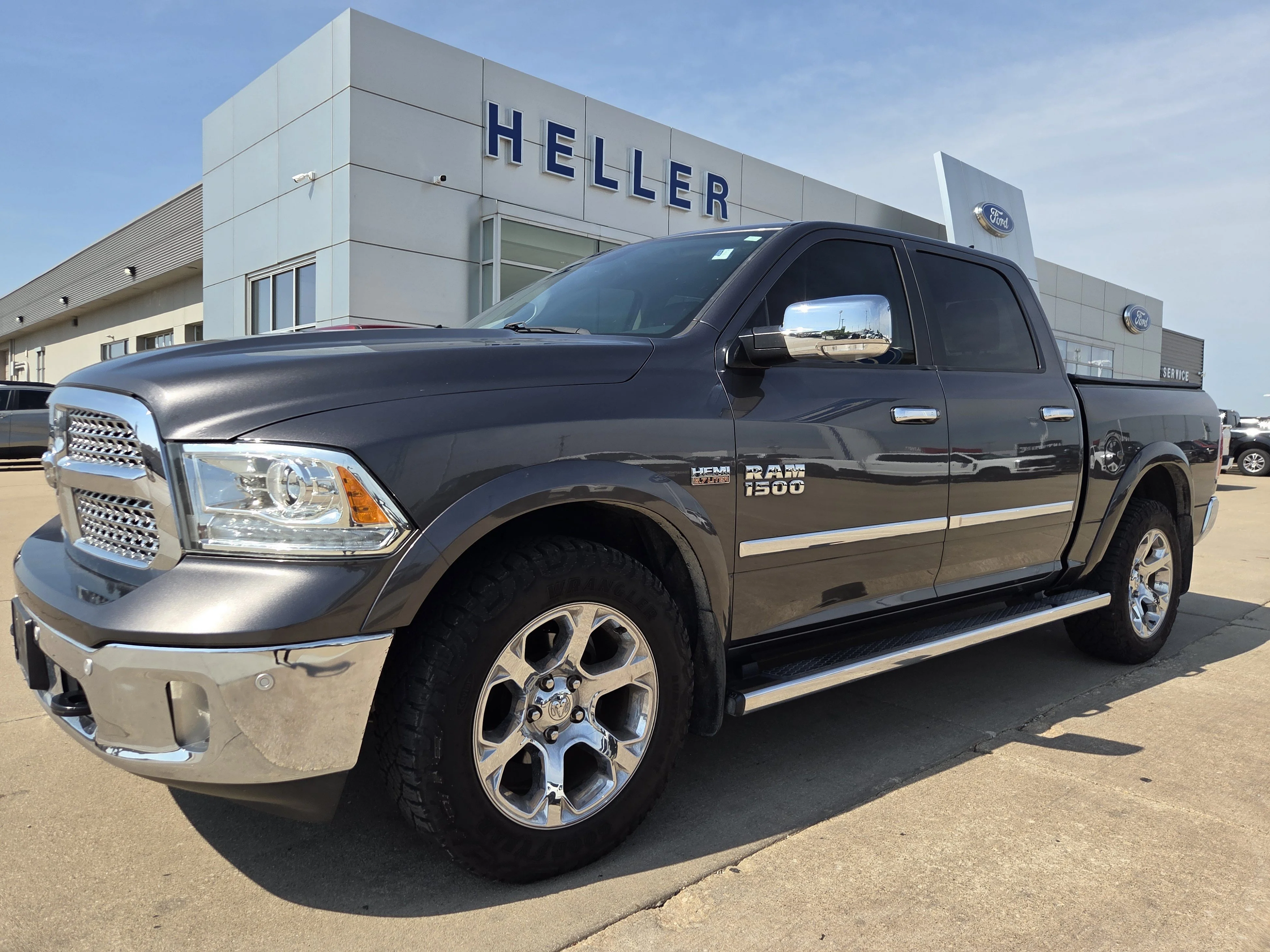 Used 2017 Granite Crystal Metallic Clearcoat Ram Laramie image 3