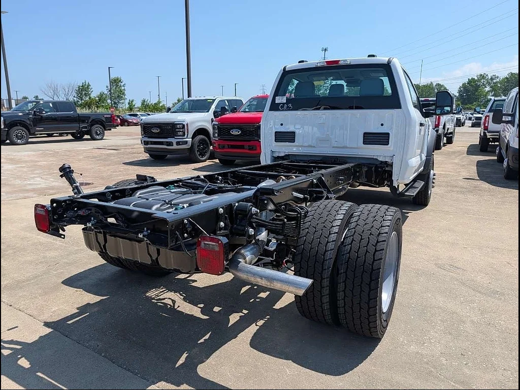 New 2026 Oxford White Ford F-600® XL image 3