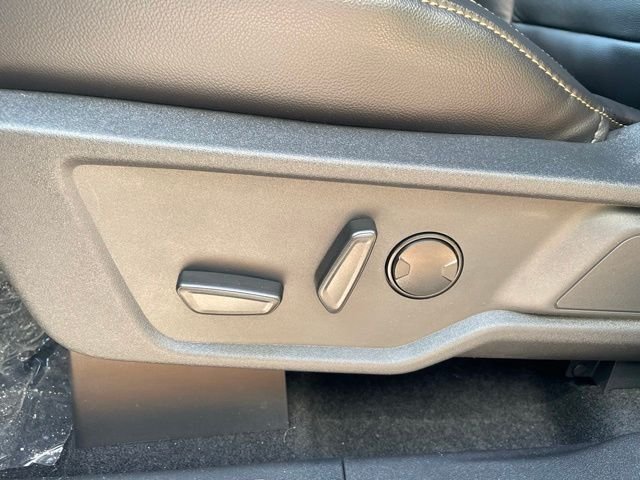 New 2025 Azure Gray Metallic Tri-Coat Ford Badlands® image 13